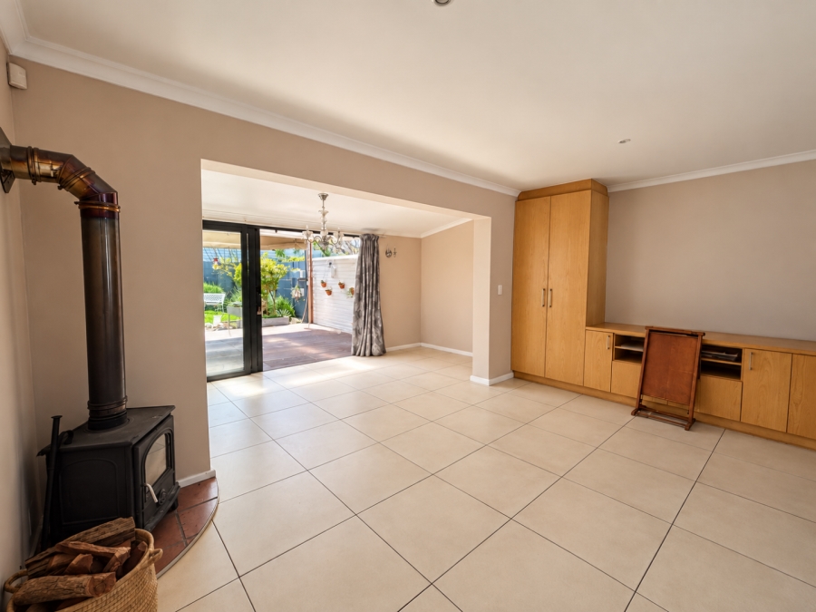 To Let 2 Bedroom Property for Rent in Diep River Western Cape
